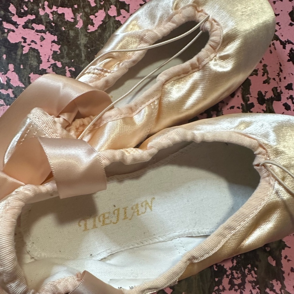 TIEJIAN Pointe ballet shoe women’s Teen size 41 (9.5-10.5) - Picture 3 of 8
